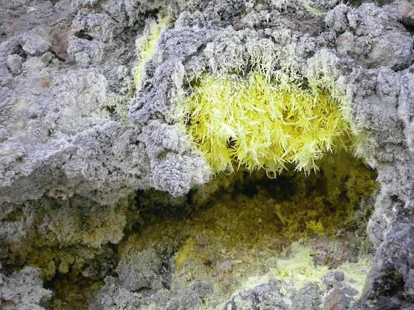 龍鳳谷的硫磺結晶／王鑫攝