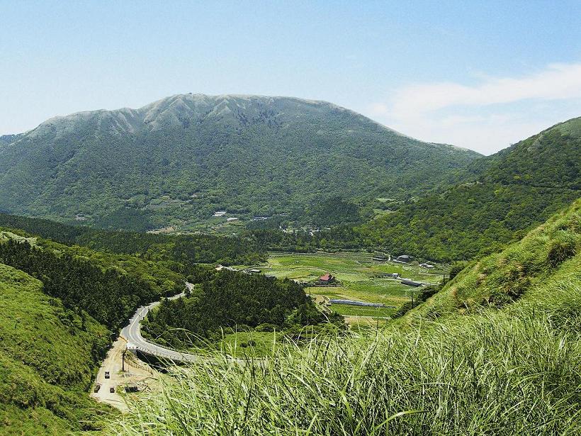 從竹子湖入口向西望大屯山／王鑫攝