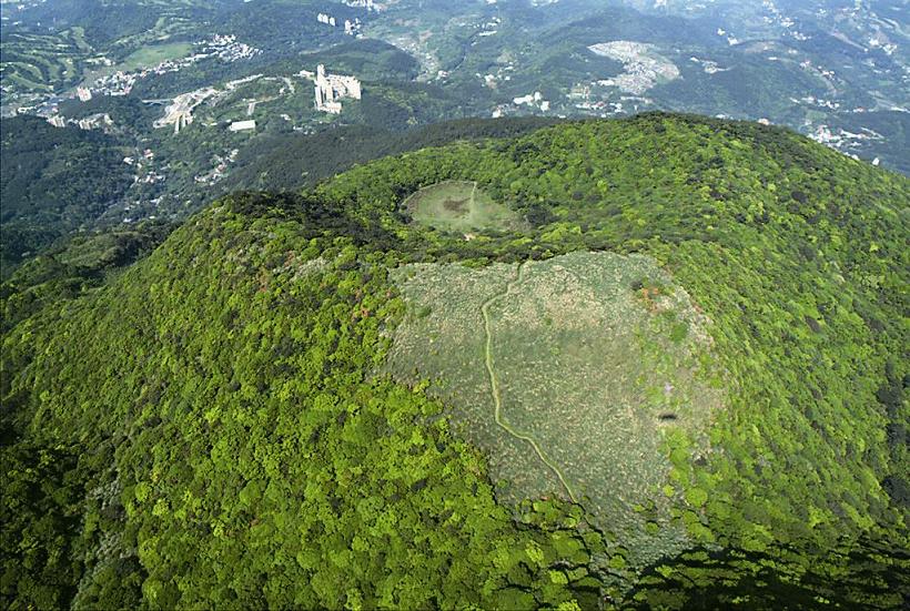 向天山火山口／國立自然科學博物館提供