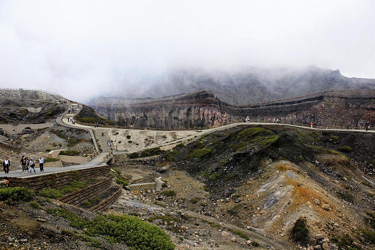 阿蘇中岳火山口附近,火山碎屑岩層景觀/斯斯攝