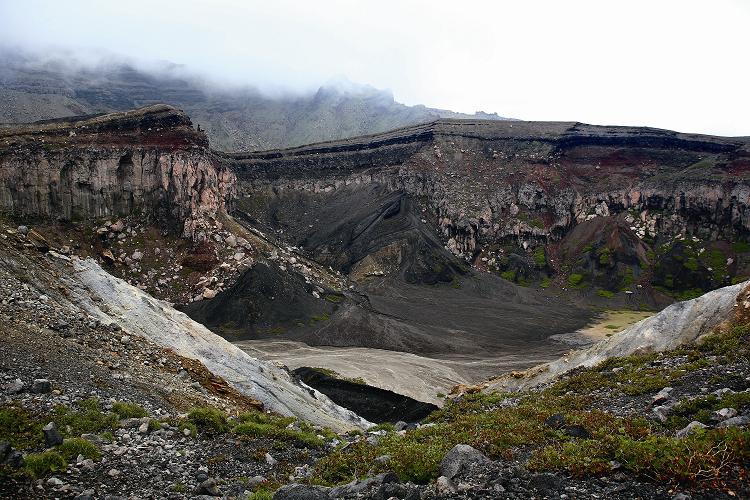 中岳火山口架設攝影機,可在博物館內進行即時監控並播放即時影像/卡芙卡攝