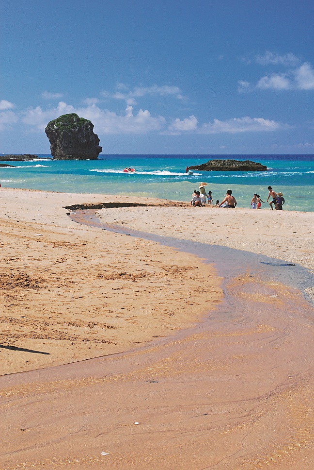 觀光遊憩指標不只以收入估算,更以不破壞海岸環境的前提下,人們在海域所獲得的愉悅及經驗價值來評估/何小綠攝