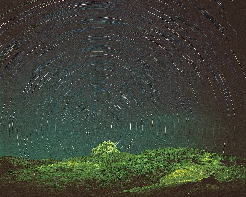 我們與大尖山山腳下墾丁遺址的人群擁有同一片星空／墾管處提供 