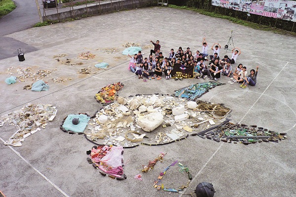 我們這一代對海洋或許還很陌生,但是透過潛移默化,我們將與下一代一同拉進心與海的距離