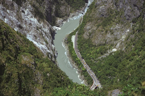 Liwu River Valley / Hsiao-Lu Ho