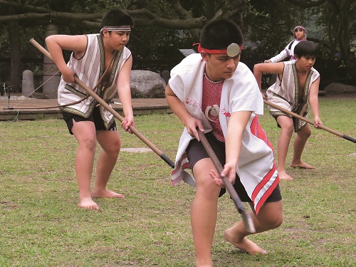 Taroko Juvenile display the traditional dance in Tribes Concert / provided by TNPH