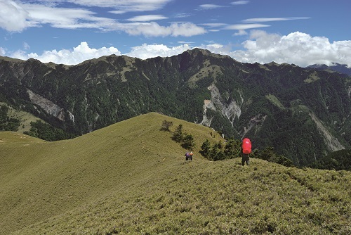 South Section 2nd of Central Mountains Hiking Route belongs to advanced hiking trail, because taking long time to pass trough and with high risk. / Hsiao-Lu Ho