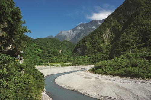 太魯閣閣口附近的立霧溪/劉淑瑛攝
