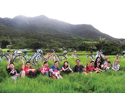 Bicycles tour trought grassland provided at Manjhou community. / provided by Kenting
National Park Headquarters Bicycles tour trought grassland provided at Manjhou community. / provided by Kenting
National Park Headquarters