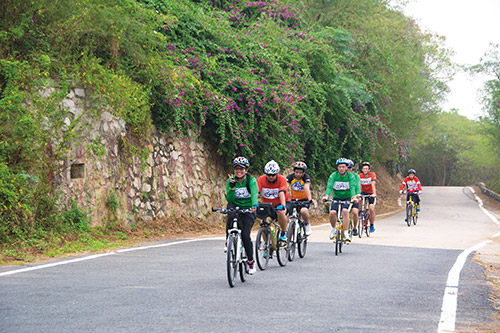 Kinmen National Park Headquarters promotes low carbon
tourism by continuously holding eco-friendly round-island
bike tours every year. / provided by Kinmen National Park
Headquarters Kinmen National Park Headquarters promotes low carbon
tourism by continuously holding eco-friendly round-island
bike tours every year. / provided by Kinmen National Park
Headquarters