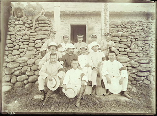 川上和佐佐木到蘭嶼採集的留影/林試所植物標本館提供