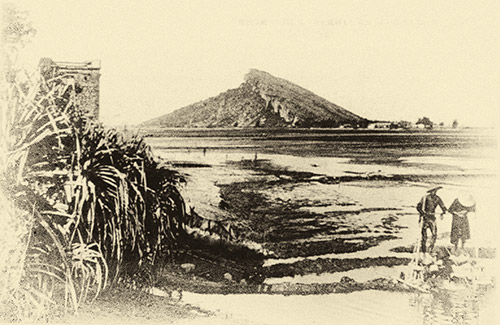 昭和11 年(1936 年)出版之高雄州要覽中的半屏山/國立臺灣大學圖書館提供