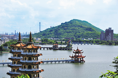 從龜山眺望半屏山