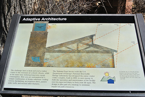 美國國家公園區內的各遊客中心,正朝向節能減碳的綠建築發展,錫安國公園的遊客中心即是著名案例之一/曾慈慧攝