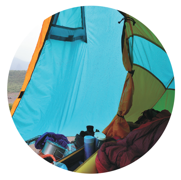 登山時所攜帶之宿營用具講究質輕實用而非追求舒適／何小綠攝