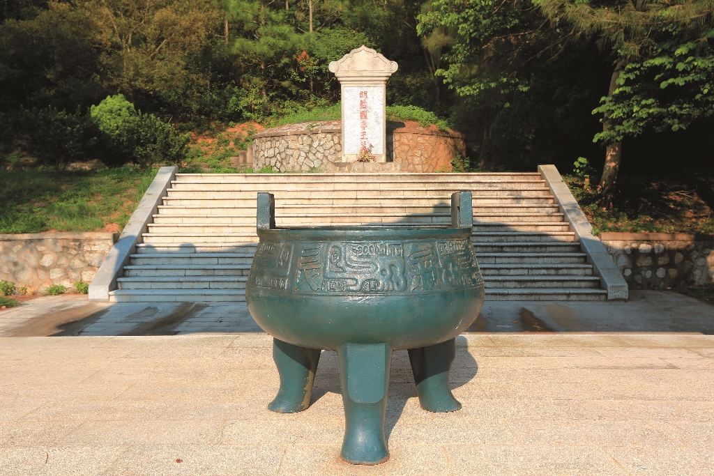 氣勢雄偉的魯王墓