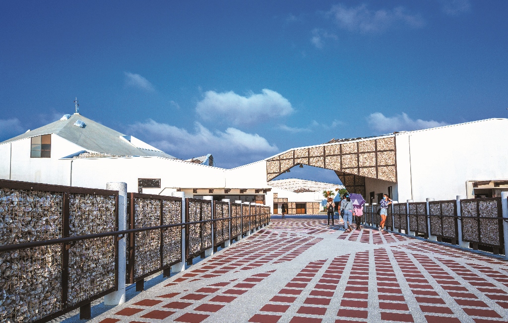 蚵殼作為再生建材運用在多孔隙空間及牆面塗料/顏世良攝