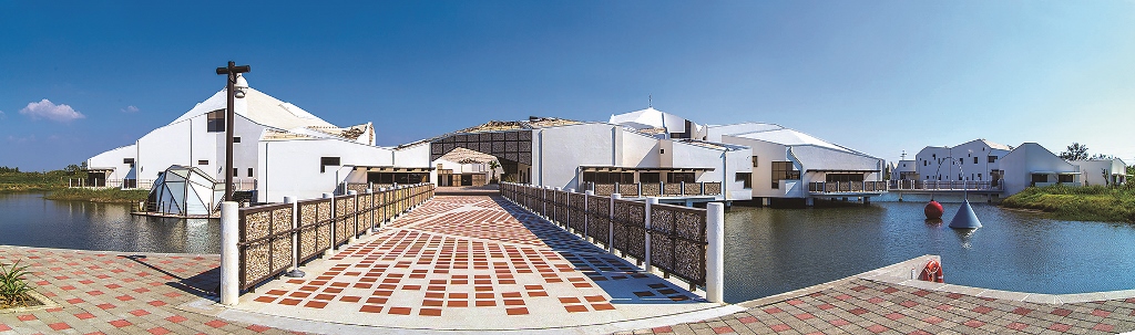 The traffic flow starting from the visitor’s parking, moving along the fish pond trail and into the building complex is like experiencing how the Han ancestors crossed the sea and saw the land of Taijiang appear in their eyes. / provided by Taijiang National Park Headquarters