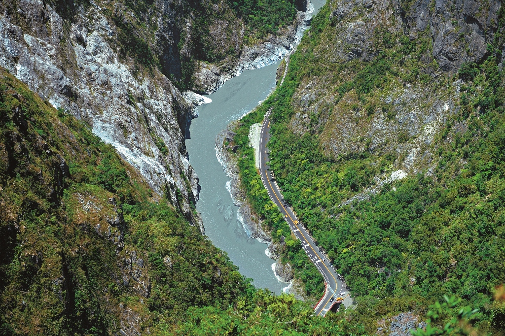 Liwu River created the beautiful natural landscape of Taroko National Park /
Hsaio-Lu Ho