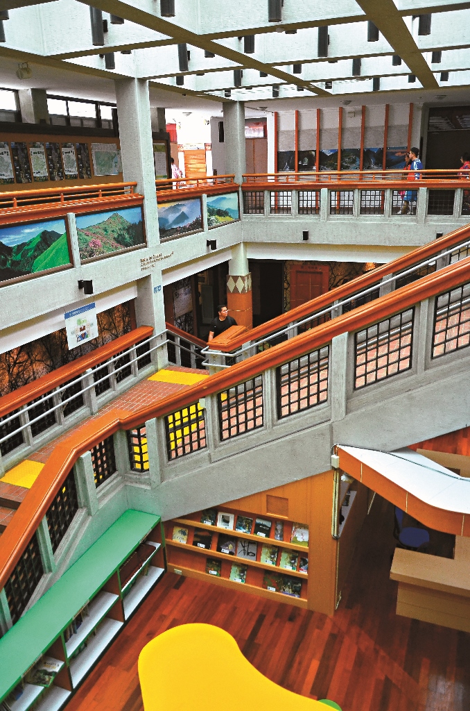 The interior space of the Visitor Center is carefully planned with multi-functional exhibition and leisure spaces.