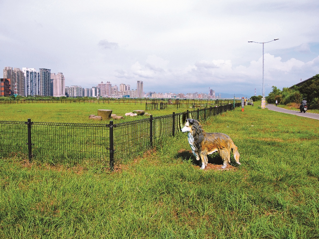 選擇維護管理良好的寵物公園,可以減少寵物與野生動物的接觸 機會/呂慧穎攝