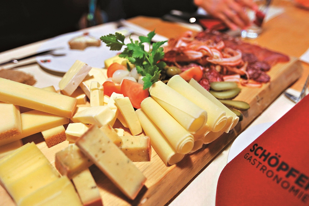 自營餐廳是博物館多角化經營項目之一,供應自產農特產以及與 鄰近農家契作的新鮮蔬果