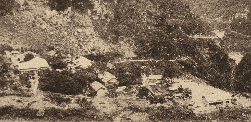 1916 年(大正5 年)於巴達岡下臺地設置之「巴達岡乙種蕃童教育所」