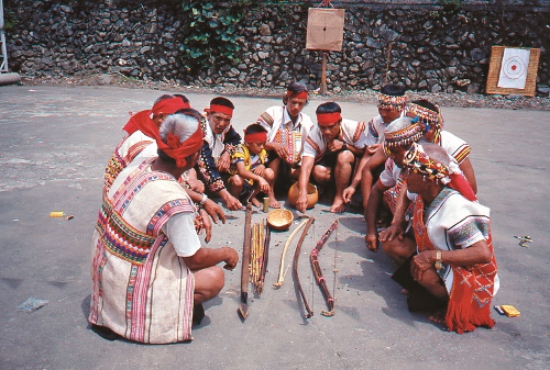 布農族獵槍祭每年於農閒時舉行，以肯定男人在 村中的地位，並祈求獵獲豐富，家族興旺／玉管 處提供（黃子娟攝）
