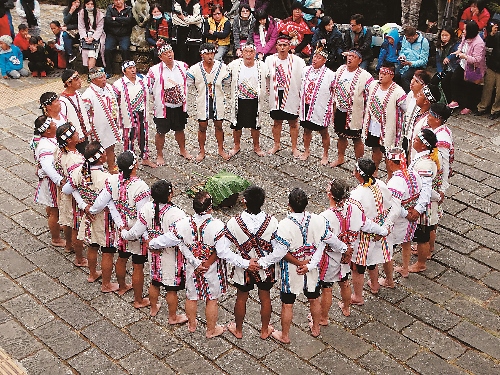 塔塔加布農文化展演