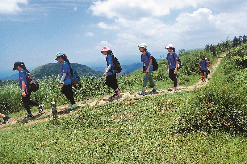 透過雙腳的旅行，用五感體驗國家公園環境的奧秘，是環境教育重要的一環／陽管處提供