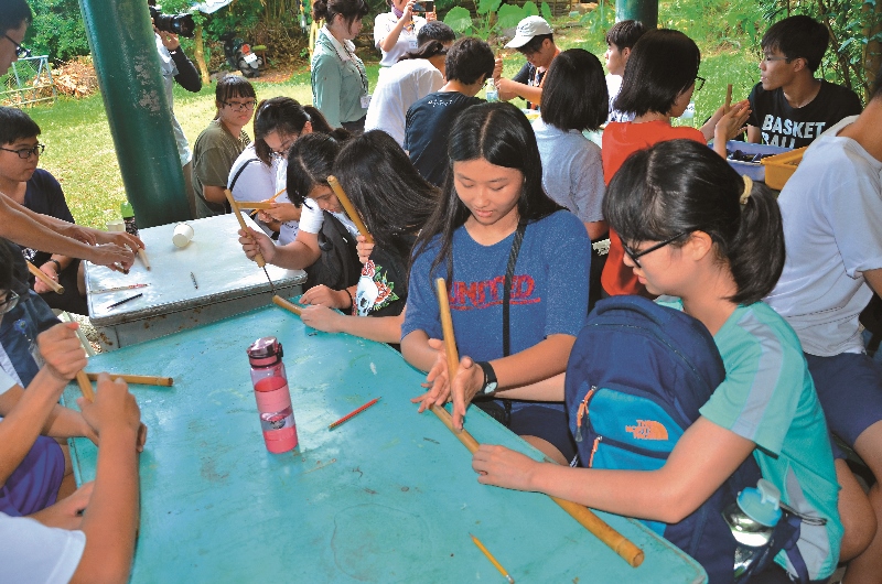 製作太魯閣族短笛／太管處提供