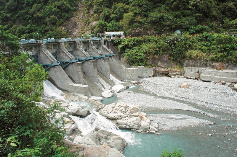 現今的溪畔水壩