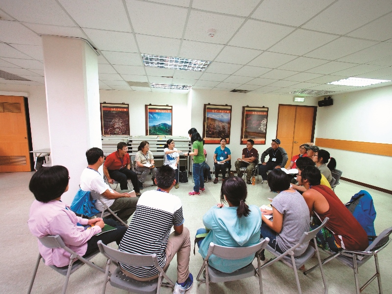 團員述說自己的感受，分享彼此活動中所經歷的過程，讓體驗的 感受更清晰