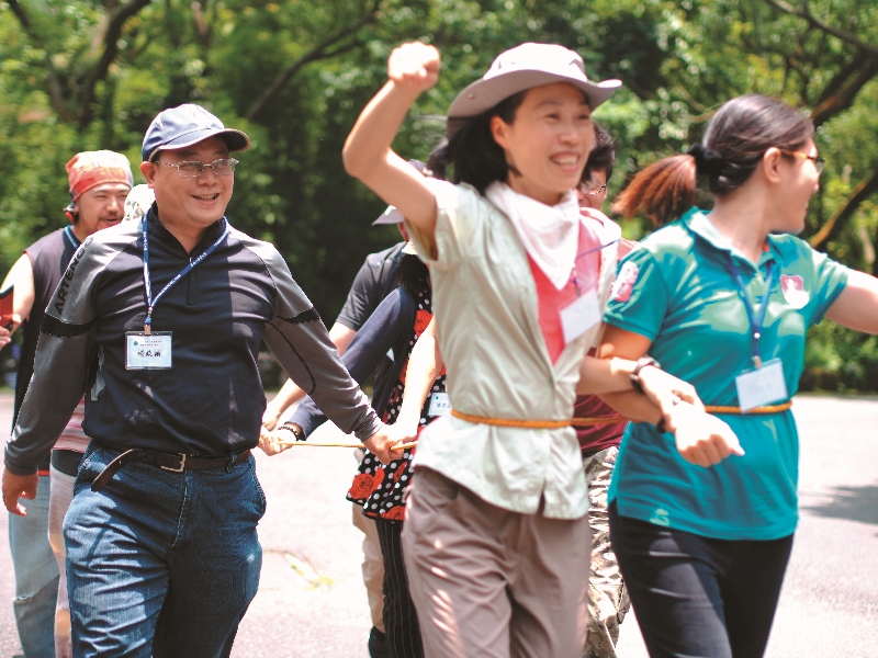 雪橇犬奮力往前衝時，講求的是自身能力的發揮與團體的協作