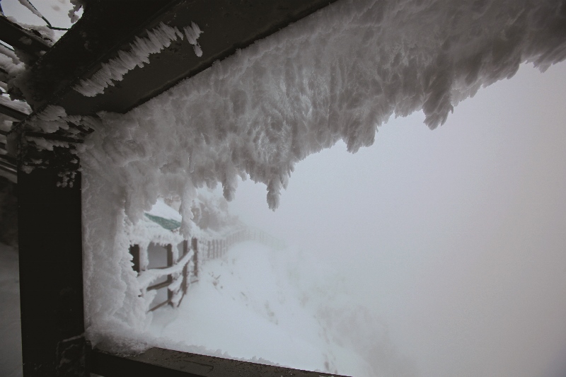 2016 年雪景拍攝期間,遇到了「霸王級寒流」,積雪深厚,拍攝團隊不得不撤回