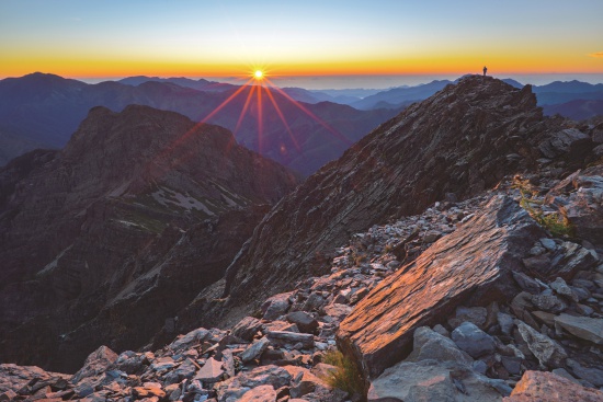 玉山頂望日出／何小綠攝