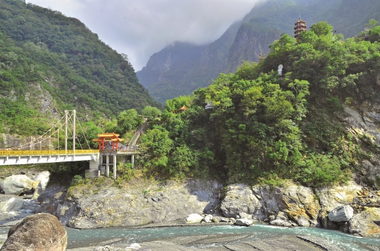 祥德寺位於塔次基里溪與大沙溪匯流口上方