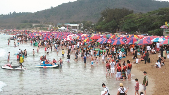 南灣擁擠的人潮影響了遊憩體驗的品質／墾管處提供
