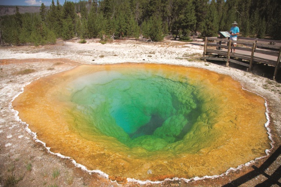 歷史最悠久的美國國家公園系統，制定 了嚴謹的管理政策。（圖為黃石公園)
