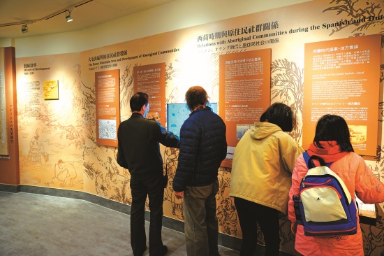 民眾實際體驗馬賽人和漢人、荷蘭人之 交易方式