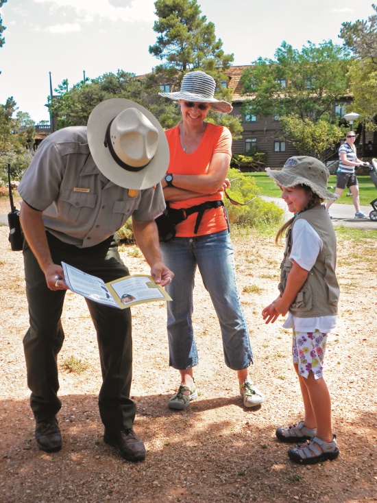 小小解說員由ranger簽名認證／ 印莉敏提供