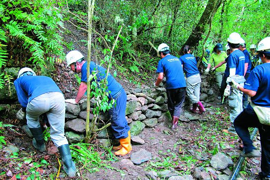 步道修繕參考傳統工法、運用就地取材，也能反映當地人文特色／太管處提供