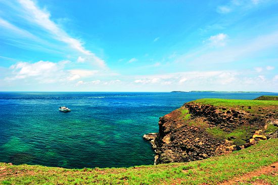 行經西吉島的漁船／一筆站長攝9