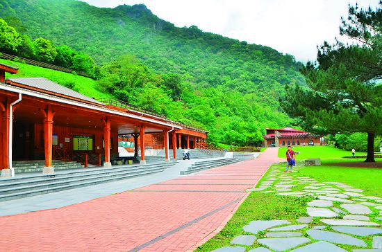 布洛灣下臺地太魯閣族文物展示館、管理站及伊達斯廳