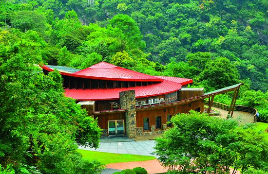 伊達斯廳為圓形建築，最初為環型劇場，現作為影片放映空間