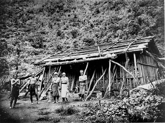太魯閣族Burowan社家屋，建材以竹、木為主