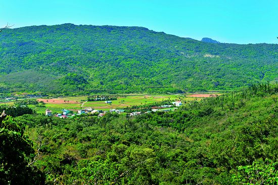 滿茶古道制高點遠眺／陳忠能攝