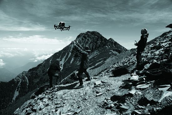 在高山等特殊環境拍攝時，建議先了解空拍機體、電池等性能可否勝任／諾亞方舟攝影提供