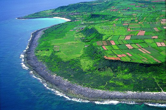 空拍機是地景觀察紀錄的利器（照片中為墾丁西海岸）／墾管處提供