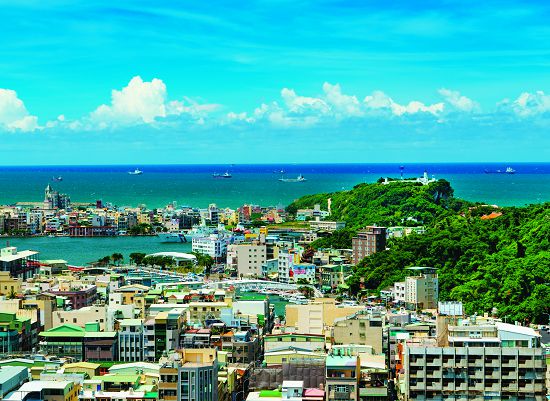 景觀平臺遠眺高雄港與旗後山／楊懷智攝